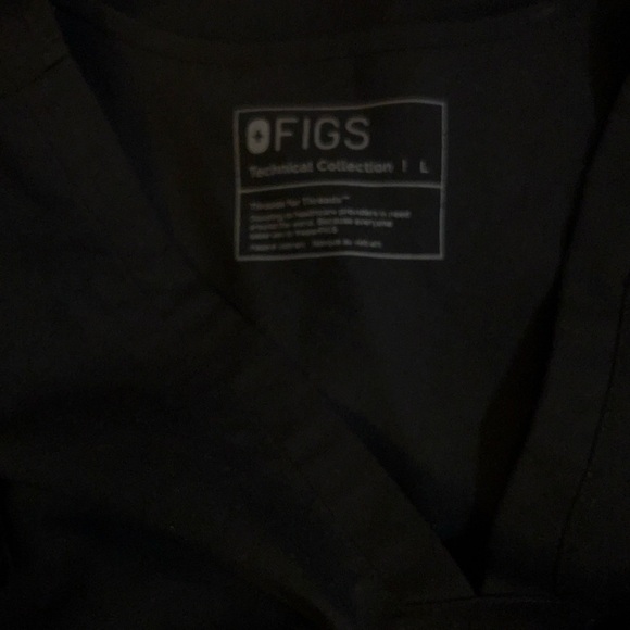 FIGS Casma Three-Pocket Scrub Top. - Picture 11 of 12